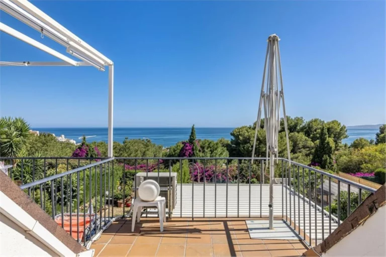 R5052247 | Townhouse in Estepona – 3 beds, 3 baths