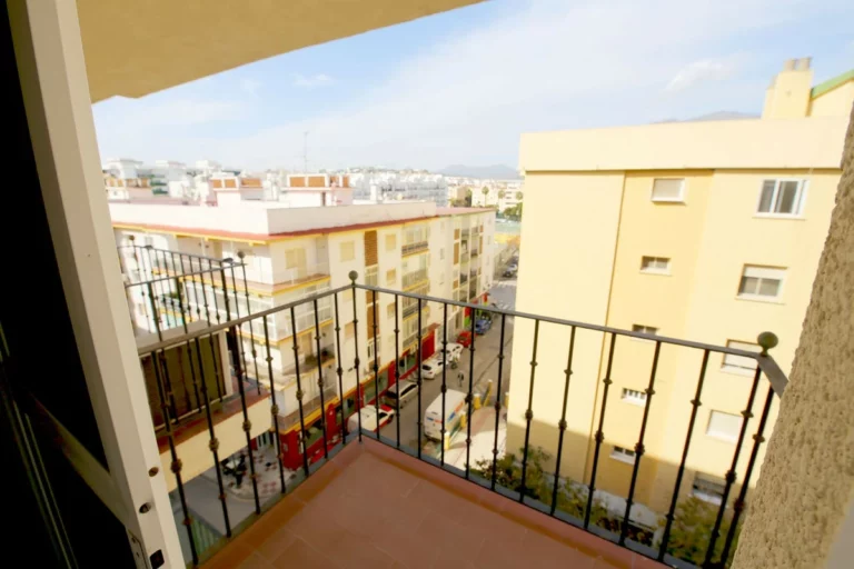 R4938862 | Middle Floor Apartment in Estepona – 2 beds, 2 baths