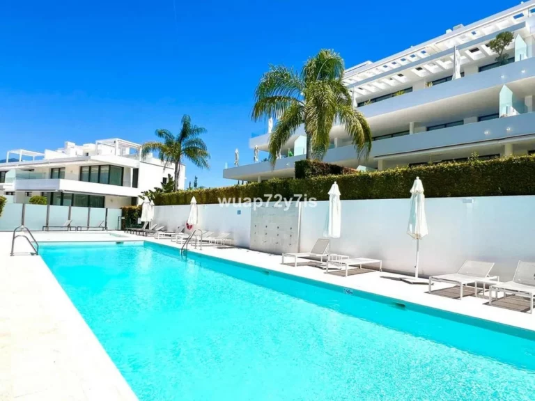R5043619 | Middle Floor Apartment in Estepona – 3 beds, 2 baths