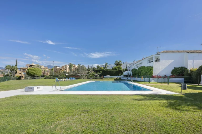 R5002249 | Townhouse in Estepona – 5 beds, 3 baths