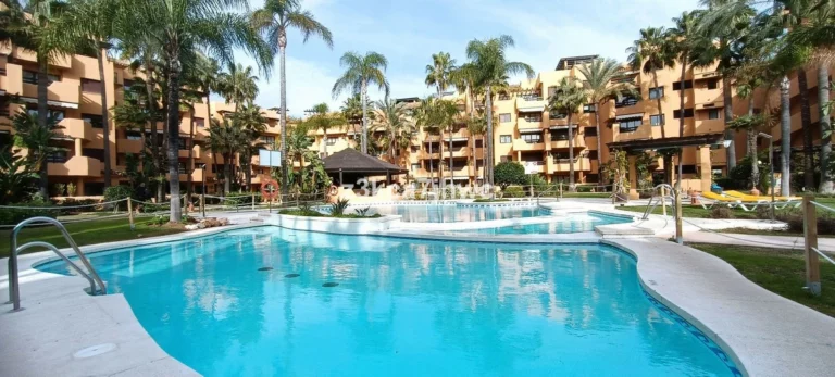 R4898164 | Ground Floor Apartment in Estepona – 2 beds, 2 baths