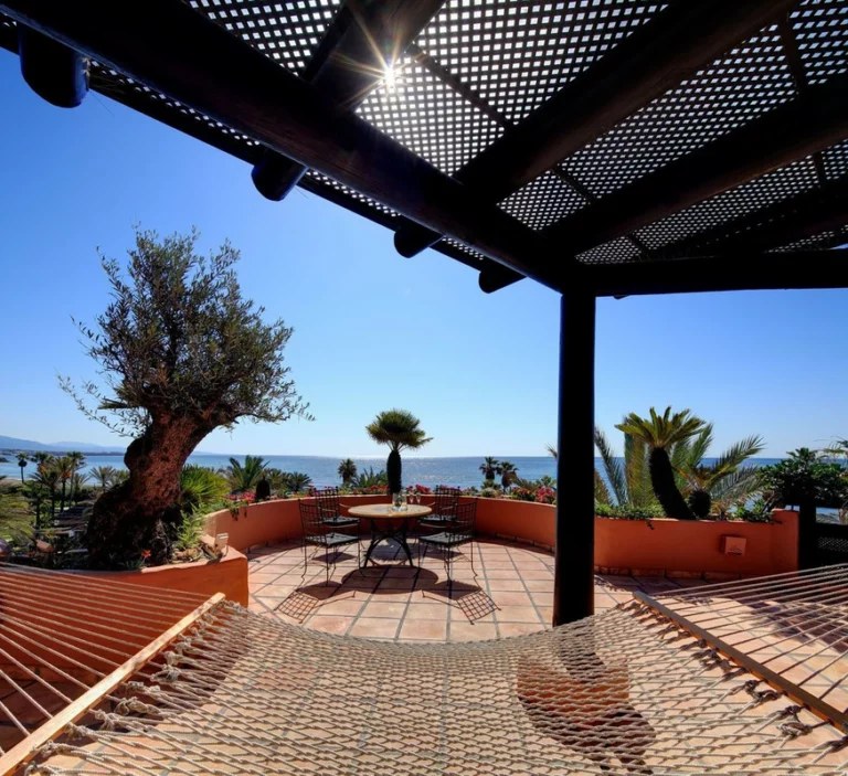 R3781891 | Penthouse in Estepona – 3 beds, 4 baths