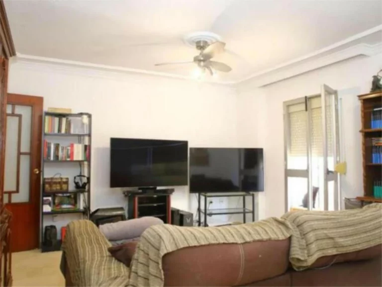R4972831 | Top Floor Apartment in Estepona – 4 beds, 2 baths