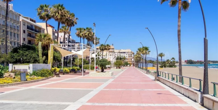R5062648 | Middle Floor Apartment in Estepona – 2 beds, 2 baths