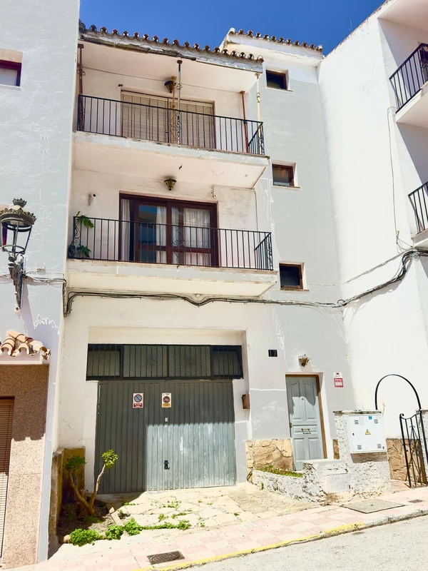 R5064310 | Townhouse in Estepona – 3 beds, 2 baths