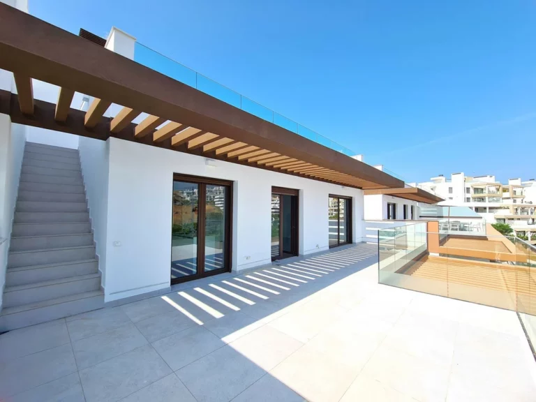 R5070349 | Penthouse in Estepona – 3 beds, 2 baths