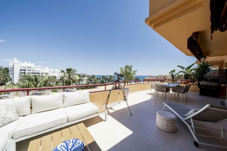 R5058337 | Middle Floor Apartment in Estepona – 3 beds, 2 baths
