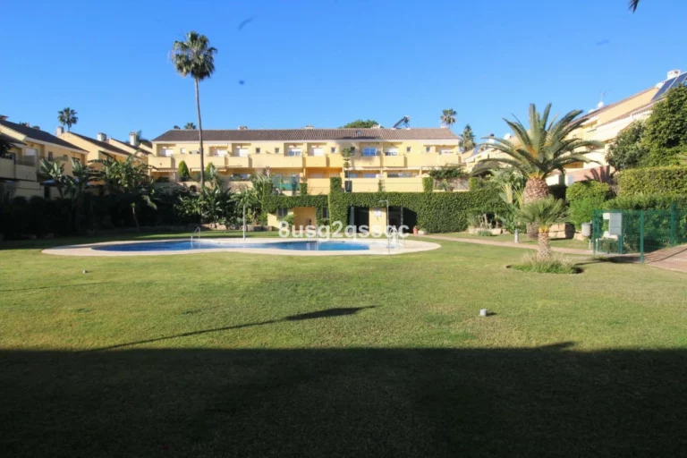 R4981339 | Semi-Detached House in Estepona – 3 beds, 2 baths
