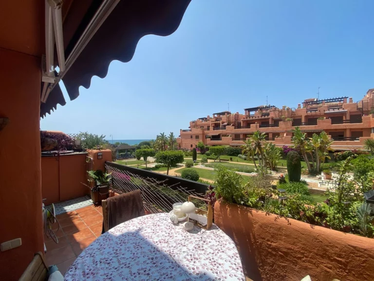 R5052154 | Middle Floor Apartment in Estepona – 2 beds, 2 baths