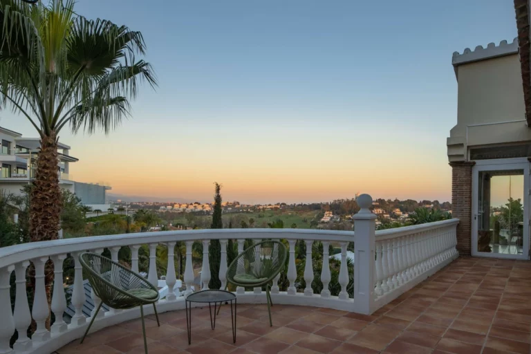 R5057767 | Detached Villa in El Paraiso – 6 beds, 6 baths