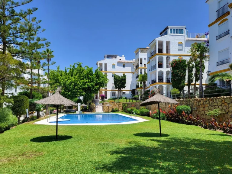 R5068357 | Penthouse in El Paraiso – 2 beds, 2 baths