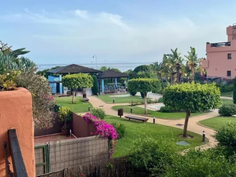 R5056312 | Middle Floor Apartment in Estepona – 2 beds, 2 baths