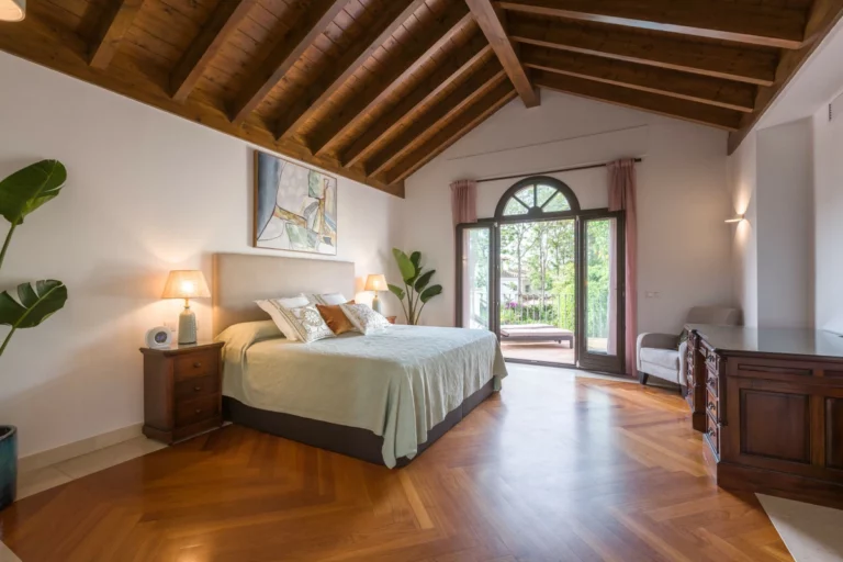 R4841407 | Detached Villa in Estepona – 6 beds, 6 baths