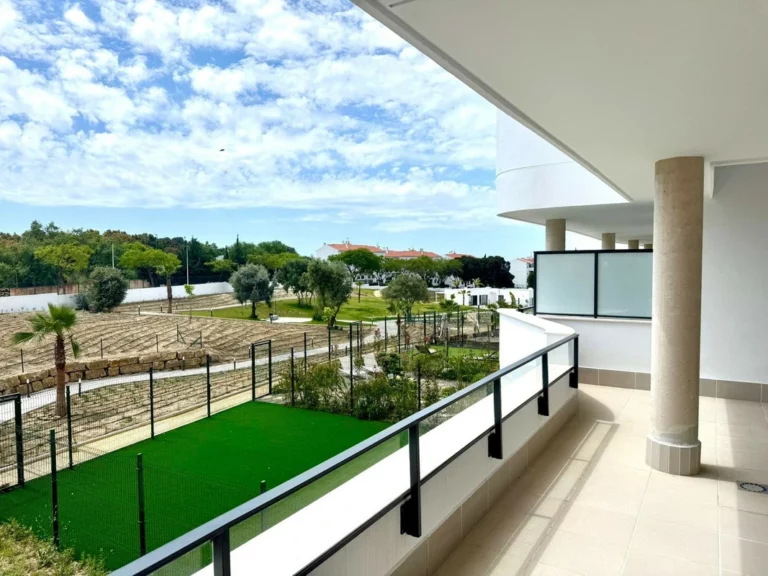 R4901653 | Middle Floor Apartment in Estepona – 3 beds, 2 baths