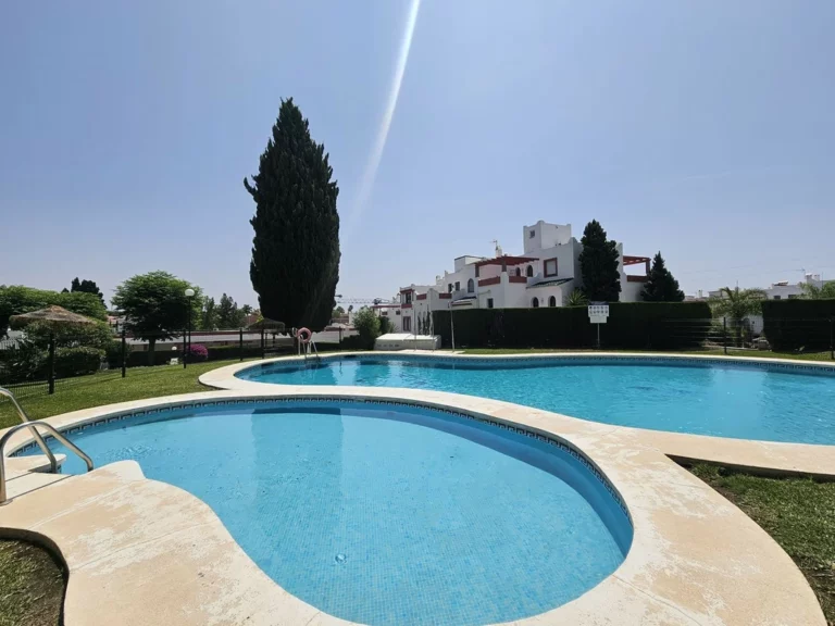 R5081449 | Townhouse in Estepona – 4 beds, 4 baths