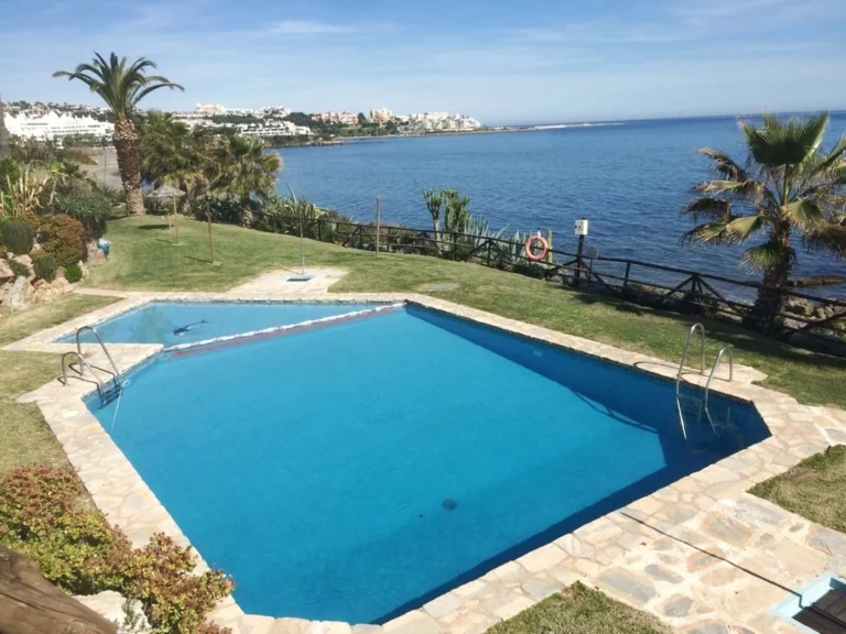 R5022052 | Townhouse in Estepona – 2 beds, 2 baths