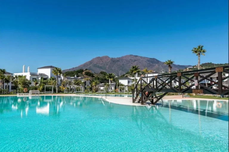 R5050516 | Ground Floor Apartment in Estepona – 2 beds, 2 baths