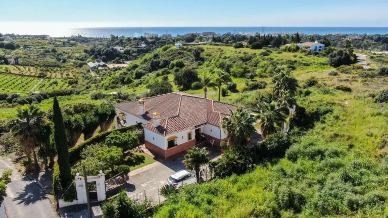 R5006047 | Finca – Cortijo in Estepona – 3 beds, 3 baths
