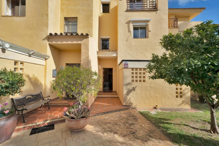R4975822 | Townhouse in Estepona – 4 beds, 3.5 baths