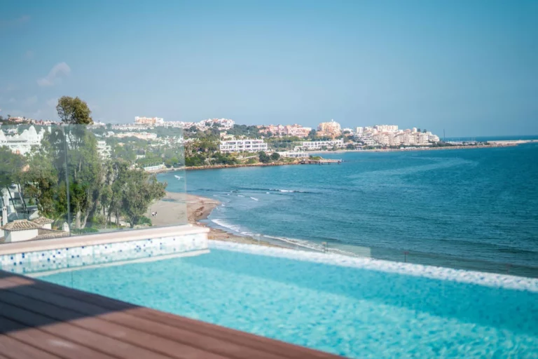 R4973995 | Penthouse Duplex in Estepona – 4 beds, 6.5 baths
