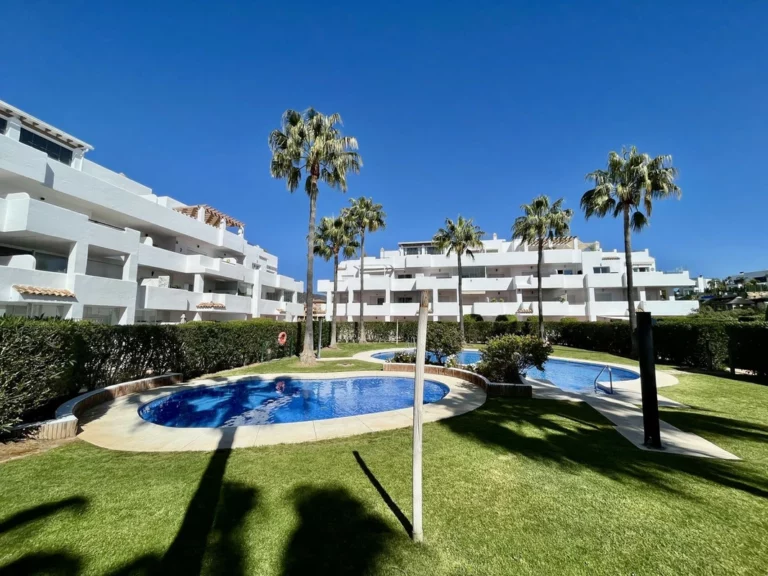 R5046544 | Middle Floor Apartment in Selwo – 2 beds, 2 baths