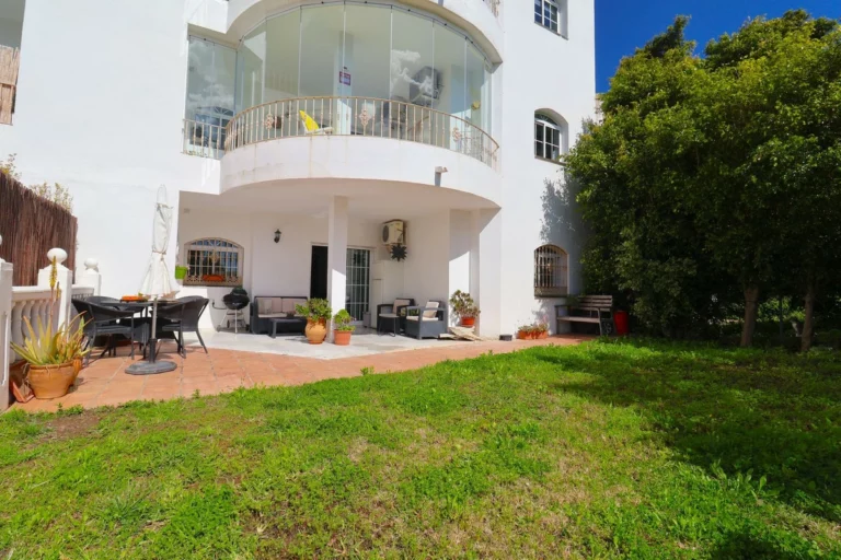 R4979293 | Ground Floor Apartment in Estepona – 2 beds, 2 baths