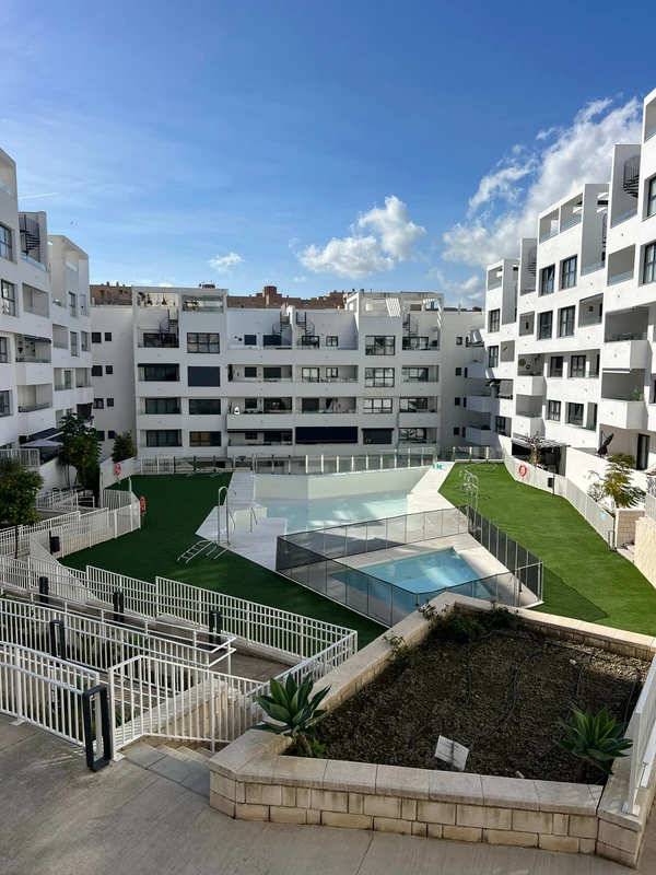 R4973374 | Middle Floor Apartment in Estepona – 3 beds, 2 baths