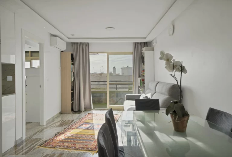 R4943701 | Middle Floor Apartment in Estepona – 1 beds, 1 baths