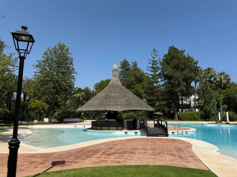 R5070694 | Ground Floor Apartment in Estepona – 3 beds, 2 baths