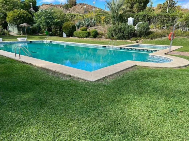 R5056510 | Townhouse in Estepona – 4 beds, 4 baths