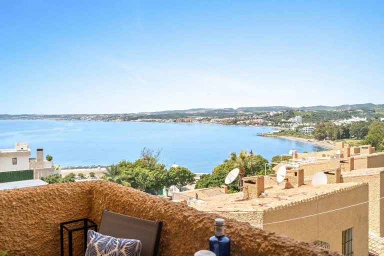 R5076823 | Middle Floor Apartment in Estepona – 1 beds, 1 baths