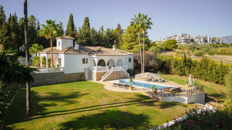 R5061847 | Detached Villa in Estepona – 5 beds, 5 baths