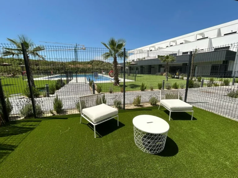 R5073391 | Ground Floor Apartment in Estepona – 2 beds, 2 baths