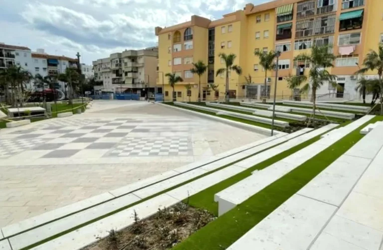 R5067094 | Middle Floor Apartment in Estepona – 3 beds, 1 baths