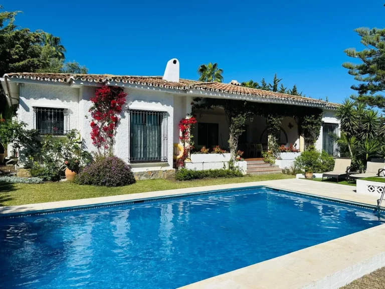 R5040070 | Detached Villa in El Paraiso – 4 beds, 3 baths