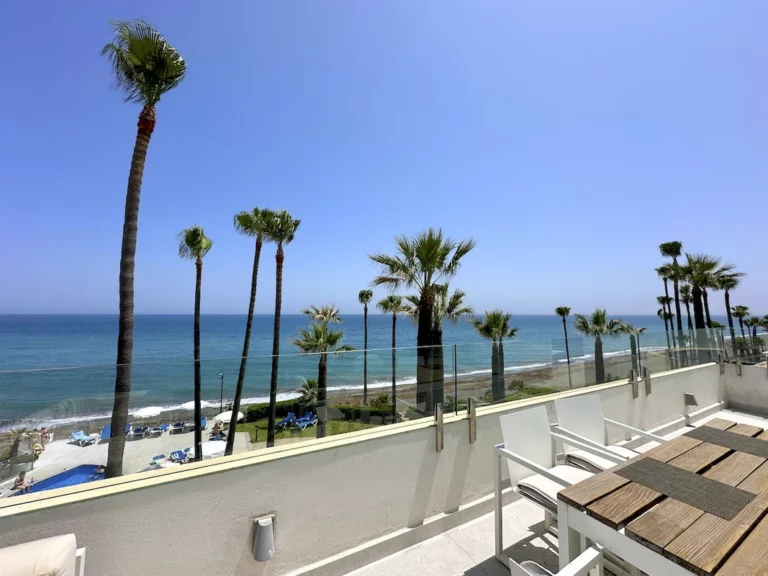 R5069965 | Penthouse in Estepona – 3 beds, 3 baths