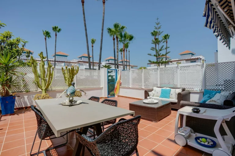 R5064532 | Townhouse in Bel Air – 5 beds, 3.5 baths