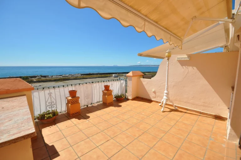 R5080828 | Townhouse in Estepona – 4 beds, 3 baths
