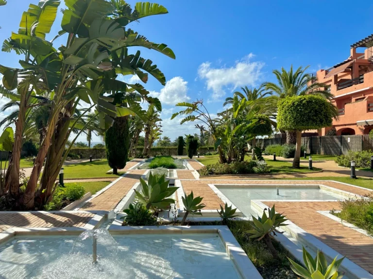 R4982161 | Middle Floor Apartment in Estepona – 1 beds, 1.5 baths