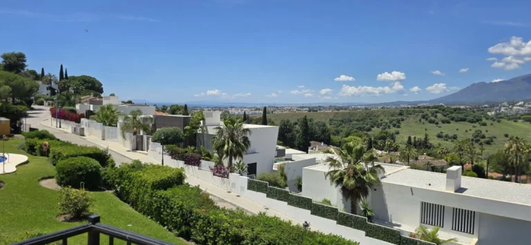 R5053222 | Duplex in El Paraiso – 2 beds, 2.5 baths