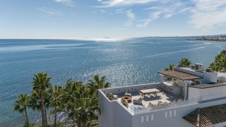 R5060926 | Penthouse in Estepona – 2 beds, 2 baths