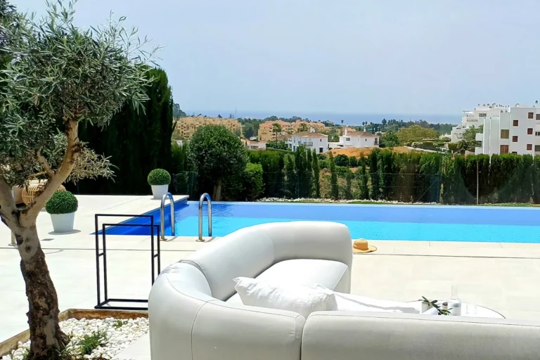 R5074630 | Townhouse in Estepona – 4 beds, 4 baths