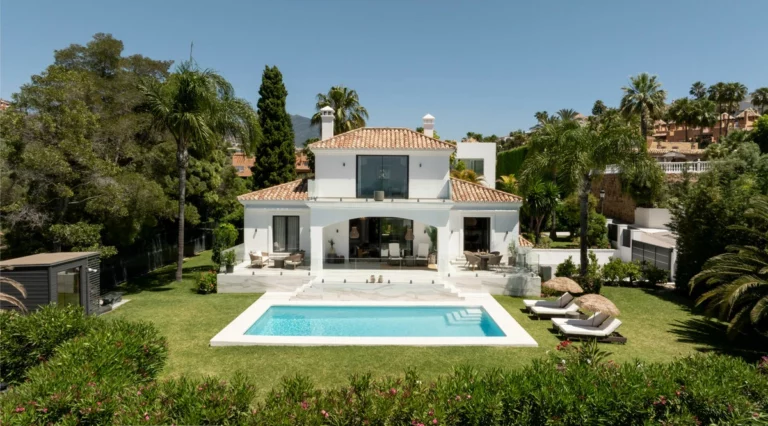R5055184 | Detached Villa in El Paraiso – 4 beds, 3.5 baths