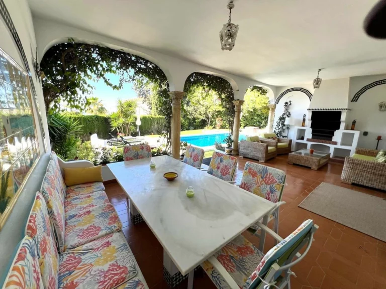 R5040070 | Detached Villa in El Paraiso – 4 beds, 3 baths