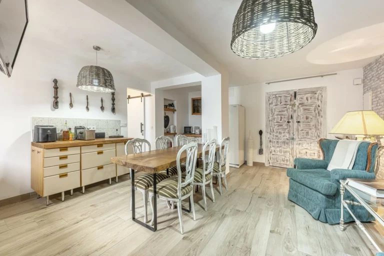 R5053300 | Townhouse in Estepona – 5 beds, 2 baths
