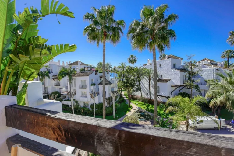 R4689706 | Penthouse in Estepona – 2 beds, 2 baths