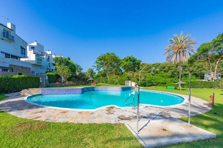 R5075455 | Ground Floor Apartment in Estepona – 2 beds, 1 baths