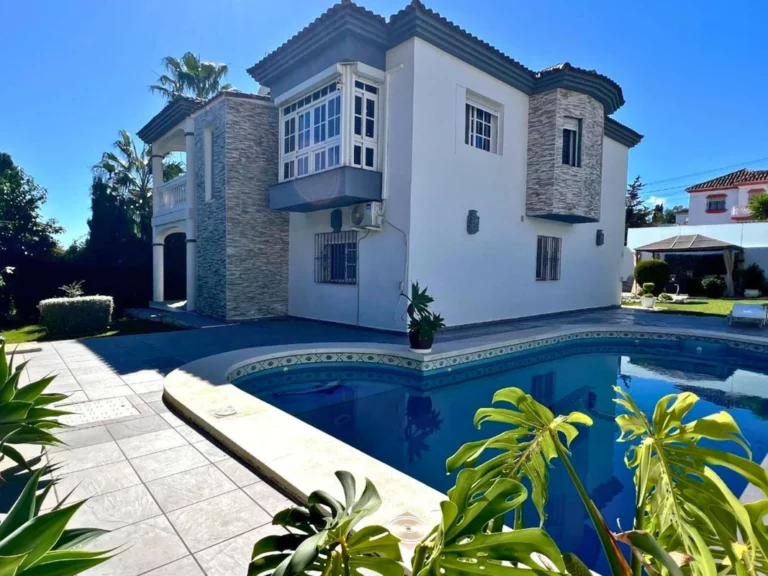 R5070850 | Detached Villa in Estepona – 3 beds, 3 baths