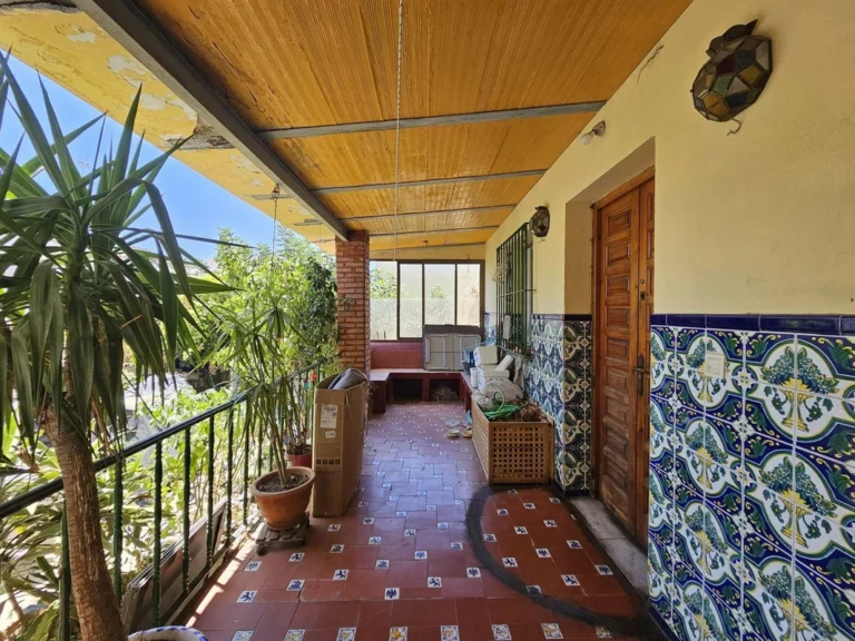 R4949641 | Semi-Detached House in Estepona – 5 beds, 2 baths