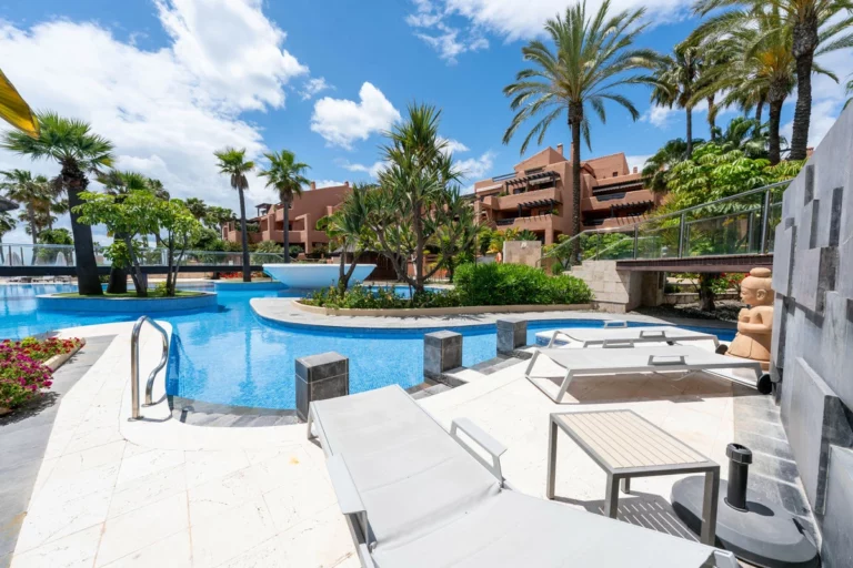 R5077690 | Ground Floor Apartment in Estepona – 3 beds, 2 baths